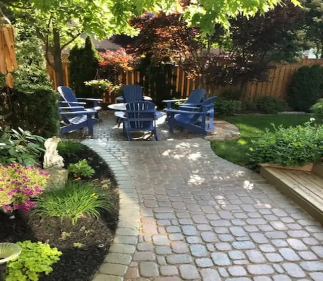 HIRING NOW - EXPERIENCED LAWN CARE TEAM MEMBERS - HAMILTON AREA - Photo 3