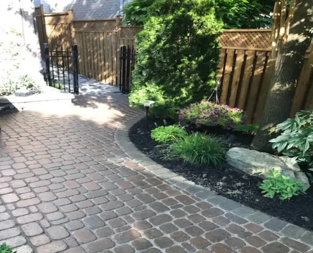 HIRING NOW - EXPERIENCED LAWN CARE TEAM MEMBERS - HAMILTON AREA - Photo 4