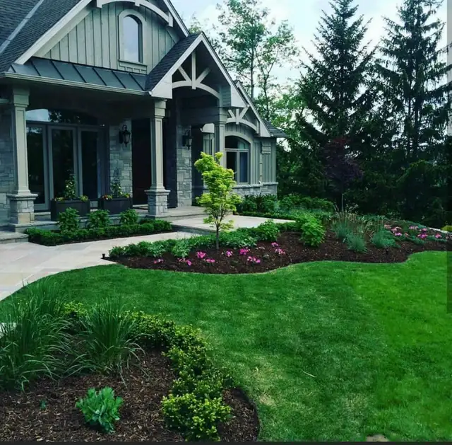 HIRING NOW - EXPERIENCED LAWN CARE TEAM MEMBERS - HAMILTON AREA - Photo 6