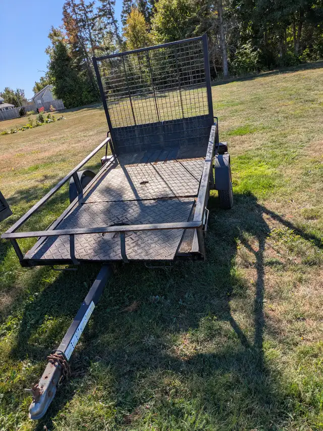 Trailer with drop down ramp - Photo 4