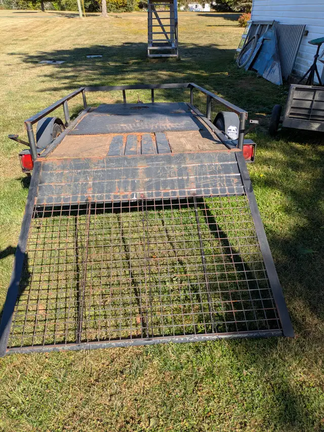 Trailer with drop down ramp - Photo 5