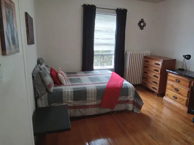 700$ Très belle grande chambre tout inclus.