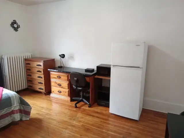 700$ Très belle grande chambre tout inclus. - Photo 2