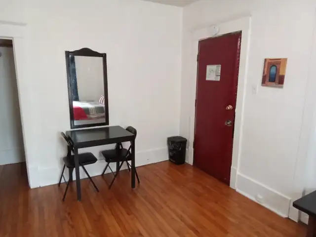 700$ Très belle grande chambre tout inclus. - Photo 4