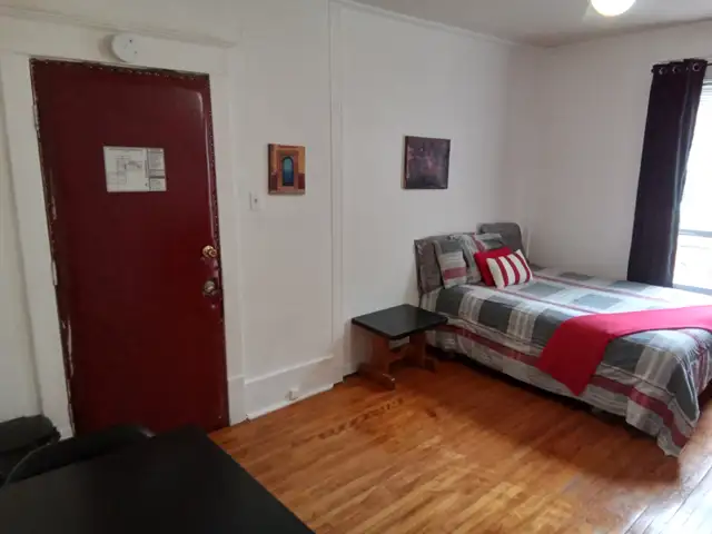 700$ Très belle grande chambre tout inclus. - Photo 5