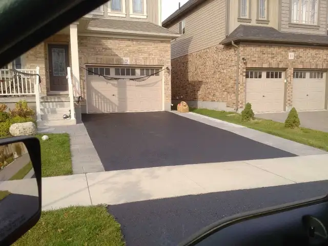 Asphalt Driveway Sealing - Oil Based - Photo 2