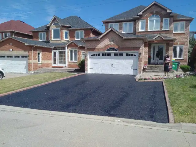 Asphalt Driveway Sealing - Oil Based - Photo 3