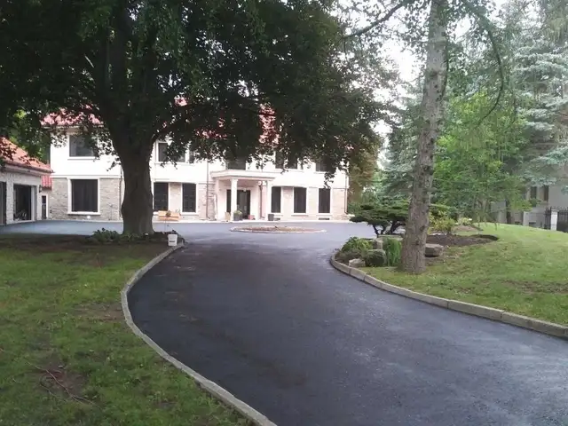 Asphalt Driveway Sealing - Oil Based - Photo 4