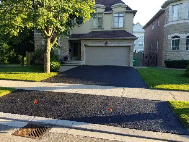 Asphalt Driveway Sealing - Oil Based - Photo 7