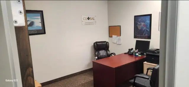 Office for rent in Richmond Hill. Only $595 monthly. Off 404! - Photo 2