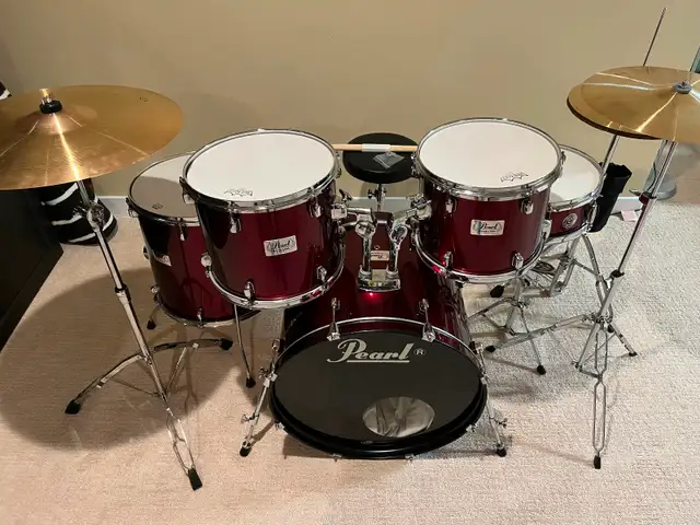 Pearl Drum Set - Very Nice Condition! - Photo 2