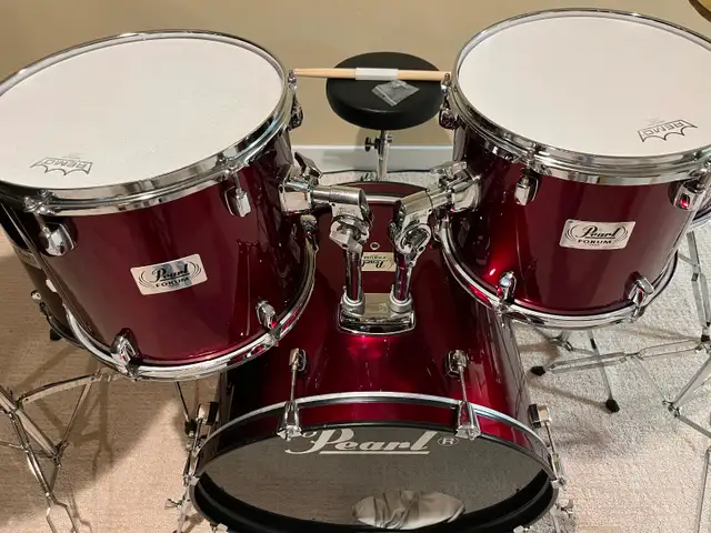 Pearl Drum Set - Very Nice Condition! - Photo 3