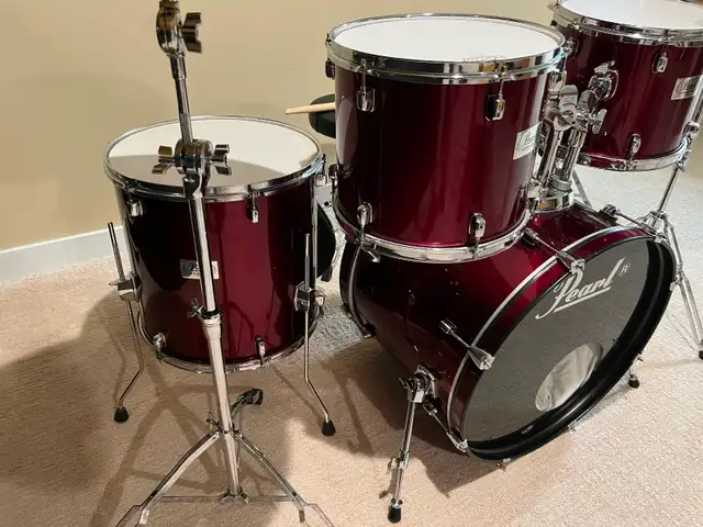 Pearl Drum Set - Very Nice Condition! - Photo 4