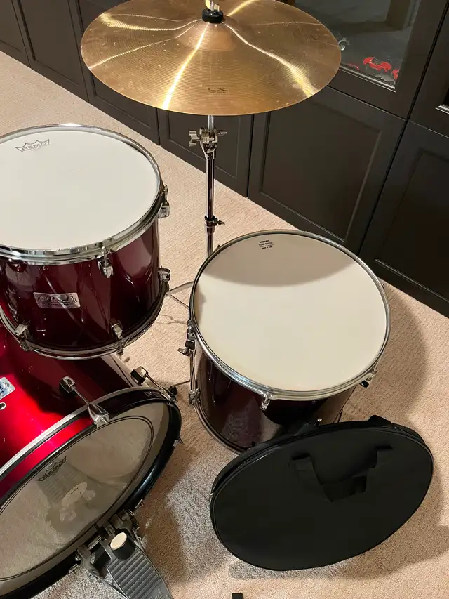 Pearl Drum Set - Very Nice Condition! - Photo 6
