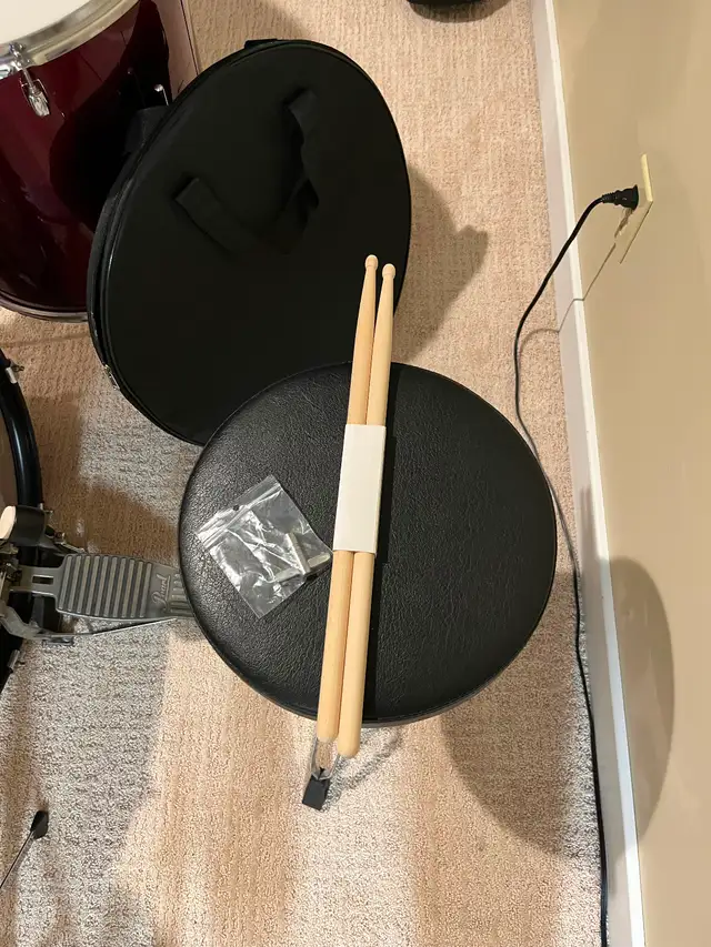 Pearl Drum Set - Very Nice Condition! - Photo 10