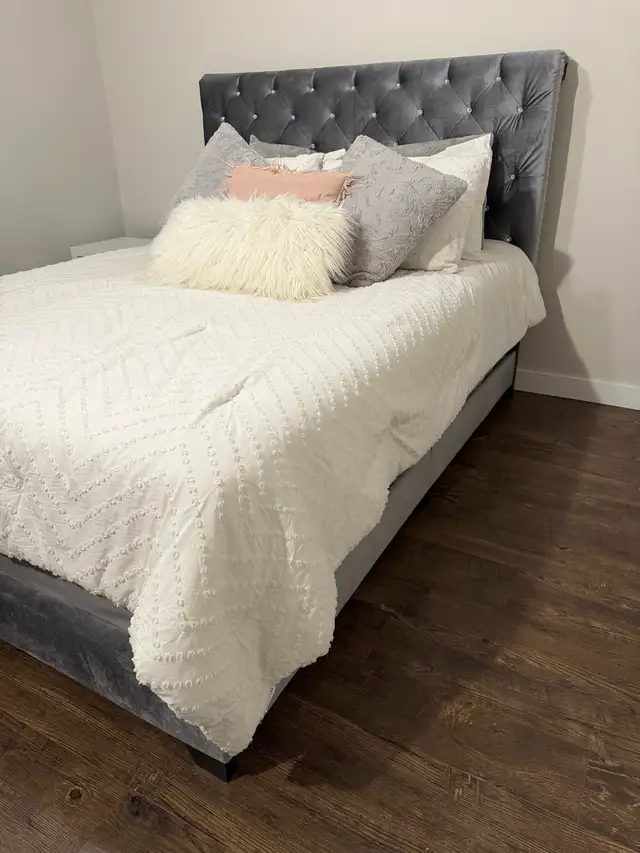 Queen bed - Photo 2