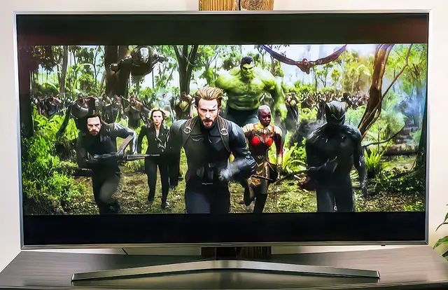 Téléviseur Samsung 55' LED UHD 4K Flat Smart TV MU7000 Series 7