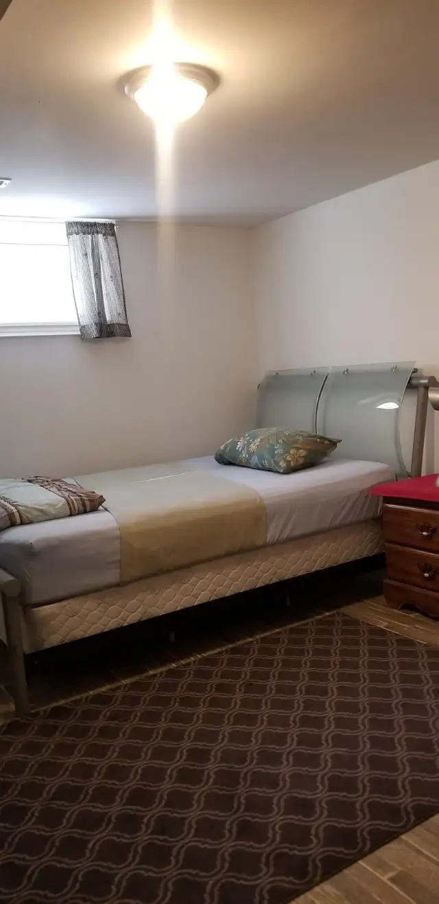 EXTREMELY BEAUTIFUL LARGE ROOM IN A WELCOME NEW HOUSE - Photo 2
