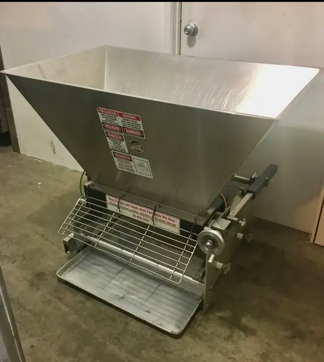 Hinds Bock Muffin and Cake Depositor