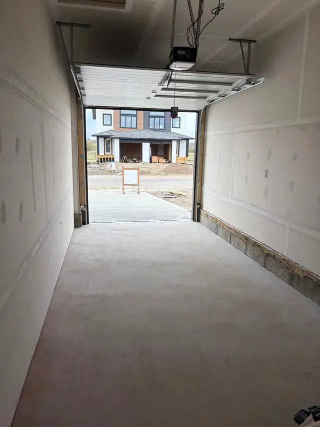 Brand New - 3 Bedroom, 2 Baths, with Garage - Photo 5