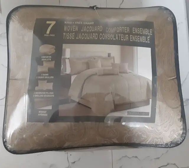 BRAND NEW (Never open box) 7-Piece Comforter Set