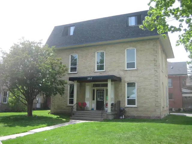 All Inclusive 1 Bedroom, Close to Downtown, June 1st