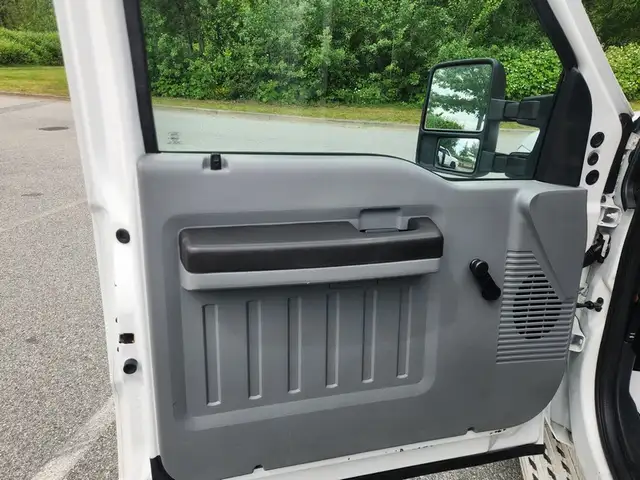 2012 Ford F 350 XL - Photo 11