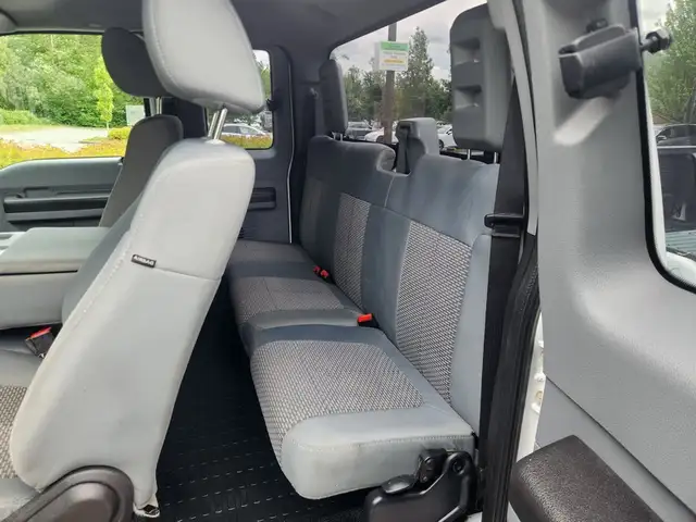 2012 Ford F 350 XL - Photo 12