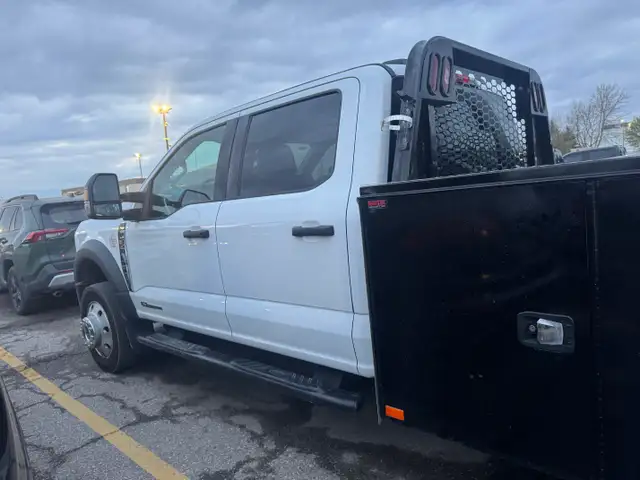 2025 Ford Super Duty F-550 DRW F-550 Service Box Truck - Photo 2