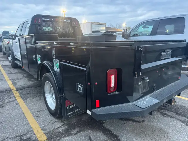 2025 Ford Super Duty F-550 DRW F-550 Service Box Truck - Photo 4
