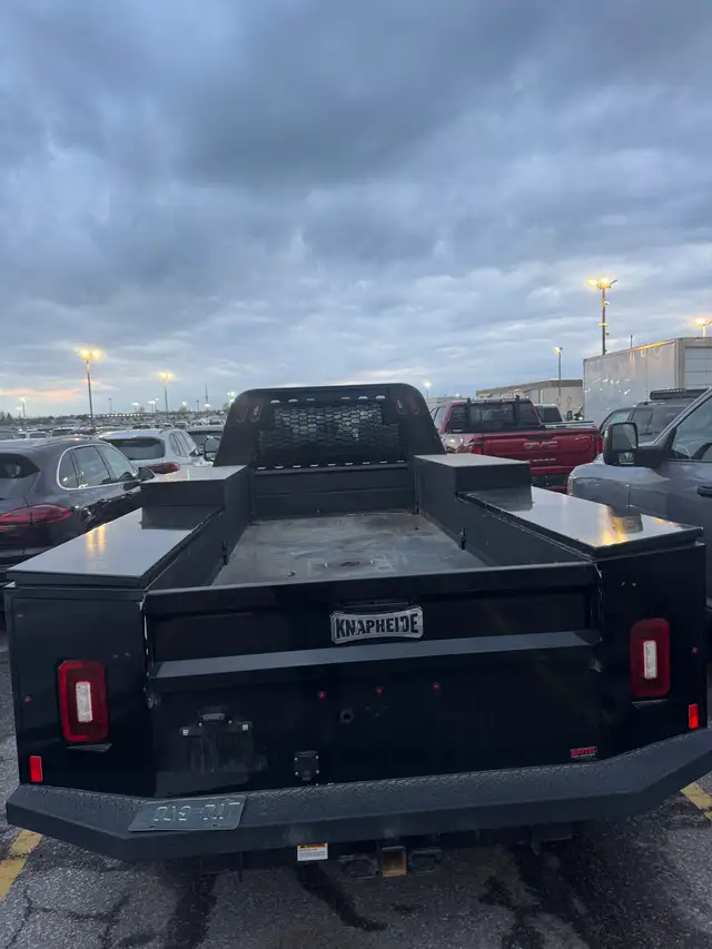 2025 Ford Super Duty F-550 DRW F-550 Service Box Truck - Photo 5