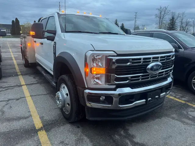 2025 Ford Super Duty F-550 DRW F-550 Service Box Truck - Photo 10