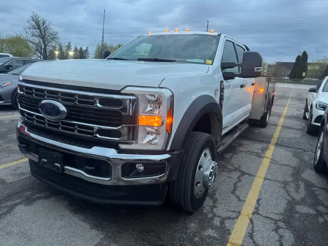 2025 Ford Super Duty F-550 DRW F-550 Service Box Truck - Photo 11