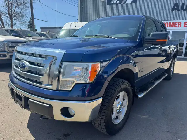 2011 FORD F-150 CREW XLT 5.0L 4X4 / ACCIDENT FREE - ONE OWNER