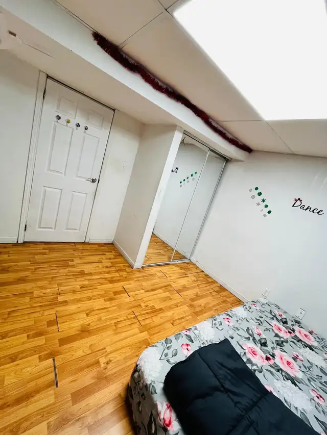 Room available for girls - Photo 3