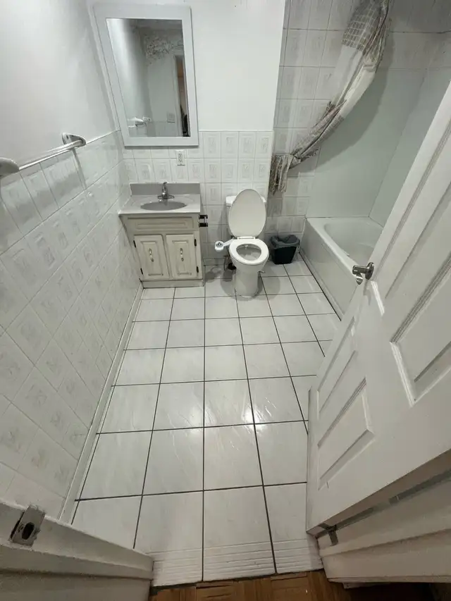 Room available for girls - Photo 8