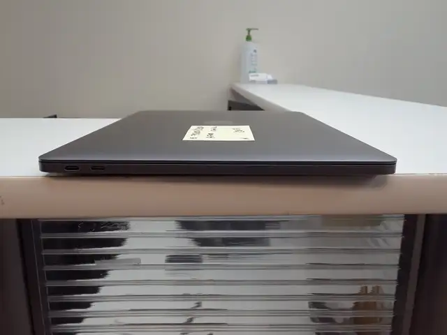 MacBook Pro 2017 (A1708) Intel Core i5 - Photo 3