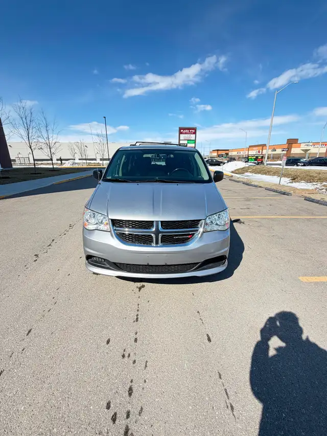 2017 Dodge Grand Caravan SXT • 7 Passenger • Stow 'n Go • New Ti