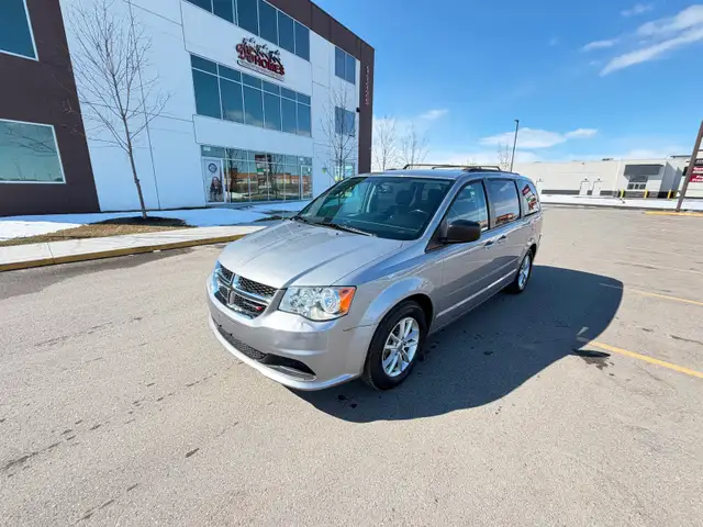 2017 Dodge Grand Caravan SXT • 7 Passenger • Stow 'n Go • New Ti - Photo 2