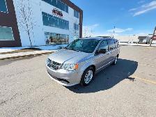 2017 Dodge Grand Caravan SXT • 7 Passenger • Stow 'n Go • New Ti - Photo 2