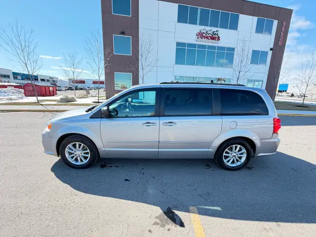 2017 Dodge Grand Caravan SXT • 7 Passenger • Stow 'n Go • New Ti - Photo 3