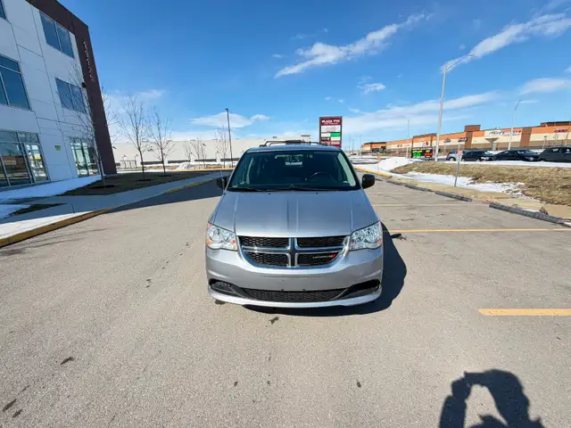2017 Dodge Grand Caravan SXT • 7 Passenger • Stow 'n Go • New Ti - Photo 7