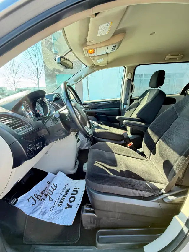 2017 Dodge Grand Caravan SXT • 7 Passenger • Stow 'n Go • New Ti - Photo 8
