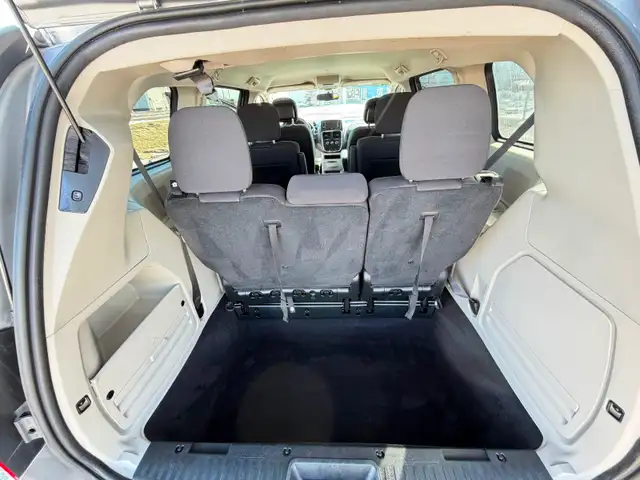 2017 Dodge Grand Caravan SXT • 7 Passenger • Stow 'n Go • New Ti - Photo 10