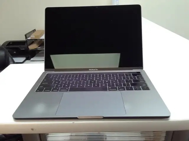 MacBook Pro 2016 (A1706) Intel Core i5 - Photo 2