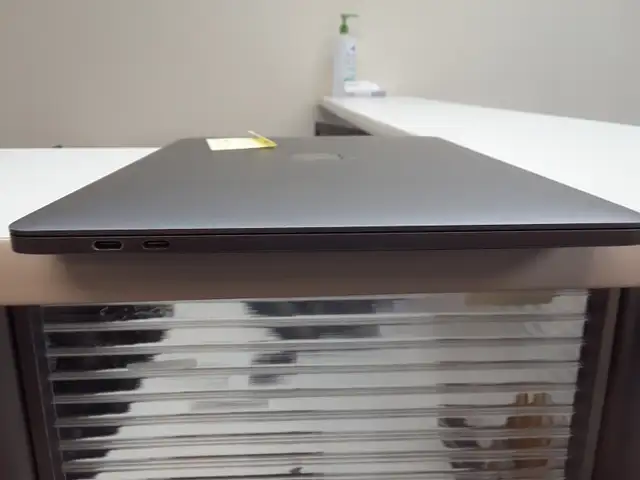 MacBook Pro 2016 (A1706) Intel Core i5 - Photo 3
