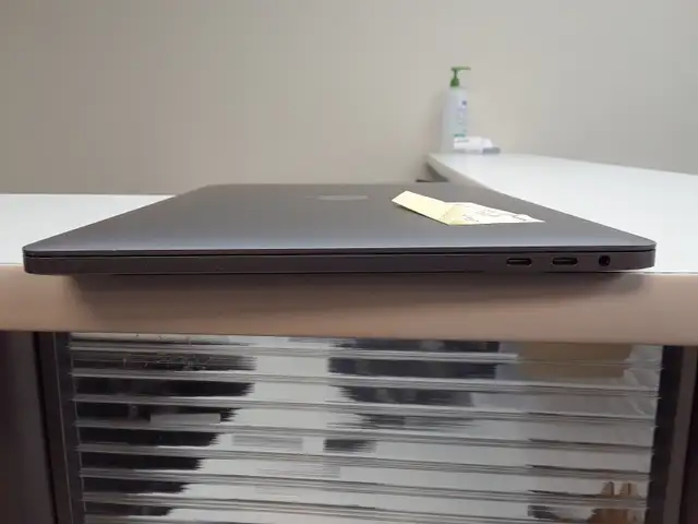MacBook Pro 2016 (A1706) Intel Core i5 - Photo 4