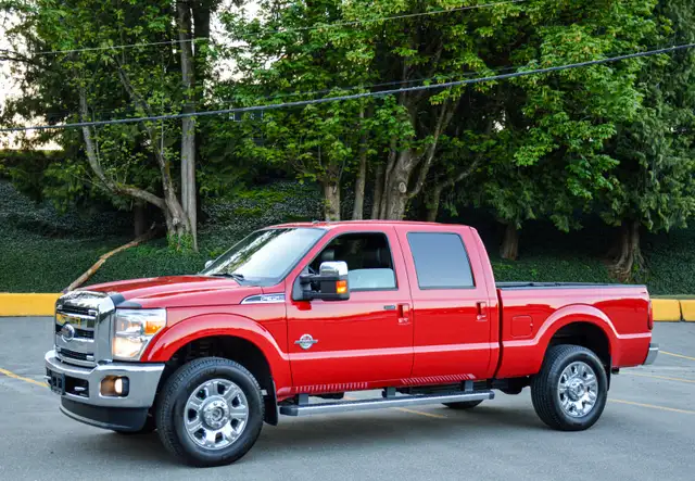 2012 Ford F-350 SuperDuty Lariat 6.7L Diesel 4x4 CrewCab - Photo 4