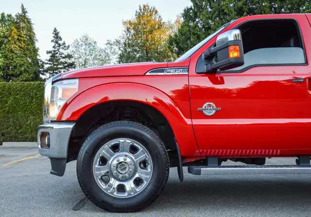 2012 Ford F-350 SuperDuty Lariat 6.7L Diesel 4x4 CrewCab - Photo 5
