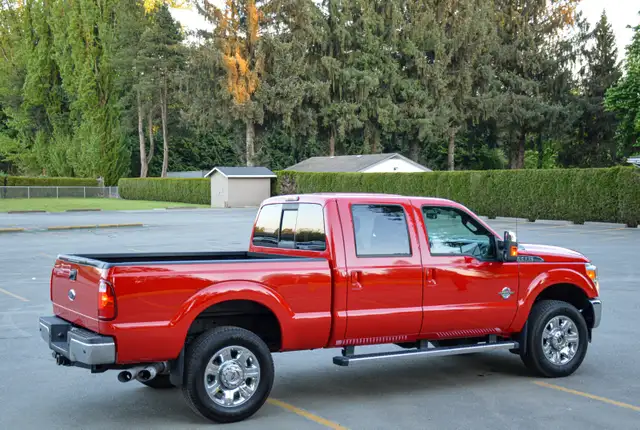 2012 Ford F-350 SuperDuty Lariat 6.7L Diesel 4x4 CrewCab - Photo 6